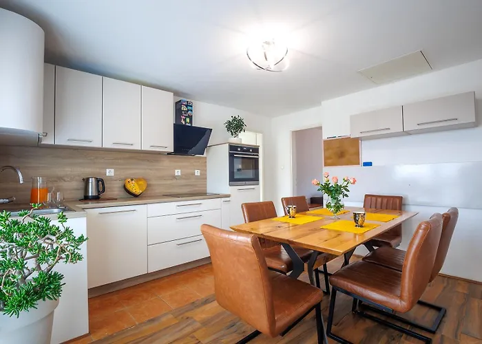 Rural Retreat - Comfort Oasis דירה Oplotnica