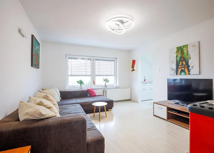 Rural Retreat - Comfort Oasis Oplotnica